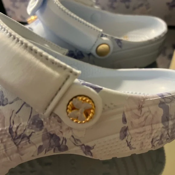 Love Shack Fancy Crocs - Picture 16 of 16